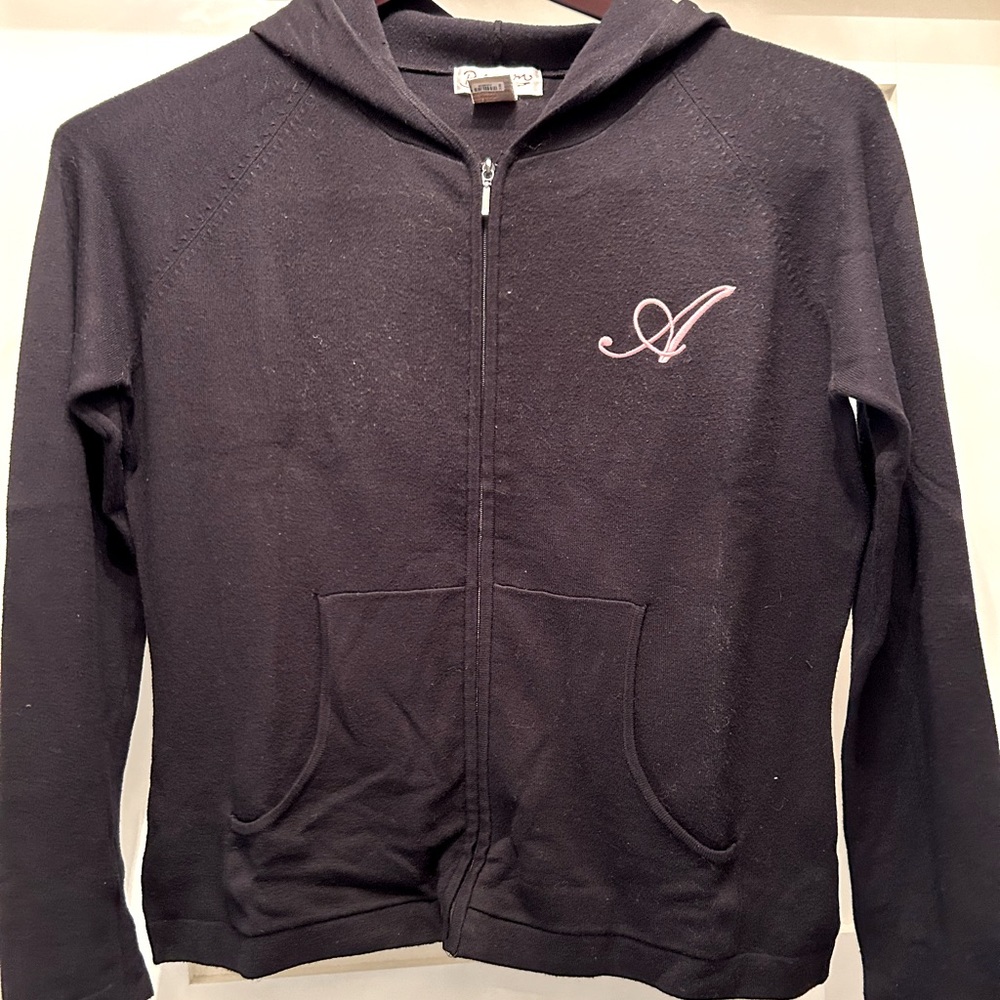 Bloom zippered cardigan. Monogram with A